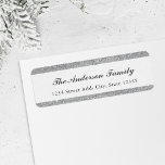 Silver Glitter Christmas Retouradres Etiket<br><div class="desc">Aangepast ontworpen kerstretour adreslabels met klassieke stijl familienaam kalligrafie met zilveren glitter achtergrond.</div>