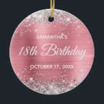 Silver Glitter Classic Pink Folie 18th Birthday Keramisch Ornament<br><div class="desc">Creëer je eigen 18e verjaardagscirkel ornament voor je dochter. Pas de stijl van de bloktekst en/of van de calligrafische doopvont aan. Verander de tekst voor om het even welke speciale of mijlpaalverjaardag. De digitale kunstachtergrond is voorzien van een faux zilveren glitter en een klassieke roze ombre folie. Aan de achterkant...</div>