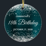 Silver Glitter Dark Turquoise Folie 18th Birthday Keramisch Ornament<br><div class="desc">Creëer je eigen 18e verjaardagscirkel ornament voor je dochter. Pas de stijl van de bloktekst en/of van de calligrafische doopvont aan. Verander de tekst voor om het even welke speciale of mijlpaalverjaardag. De digitale kunstachtergrond is voorzien van een faux zilveren glitter en donkere turquoise blauwgroen ombre folie. Aan de achterkant...</div>