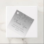 Silver Glitter Drip 80th Birthday Party Bedankjes Labels<br><div class="desc">Deze elegante 80e verjaardagsfeestlabels voorzien een dunne zilveren faux glitter-dripgrens en een zilveren ombre-achtergrond. Personaliseer hen met de gast van eer naam en verjaardag in grijs handschrift manuscript,  met de partijdatum hieronder in sans serif doopvont.</div>