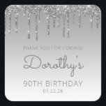 Silver Glitter Drip 90th Birthday Party Dank u Vierkante Sticker<br><div class="desc">Deze chic 90ste verjaardagsfeestje,  dankjewel-jullie stickers,  hebben een dunne zilveren faux glitter drip border en een zilveren ombre achtergrond. De woorden "Bedankt voor je komst!" staan in grijs. Pas ze aan met haar naam in handschrift script,  samen met haar verjaardag en datum hieronder.</div>