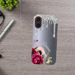 Silver glitter drip metallic bogundy bloemen iPhone 16 hoesje<br><div class="desc">Faux zilveren glitterdrup,  verfdruppelaar op een faux zilveren metalen achtergrond. Bourgogne en roos goudkleurige bloemen. Sjabloon voor Jouw naam. De naam in lichtgrijs wordt geschreven met een modern en trendy hand lettered stijlmanuscript.</div>