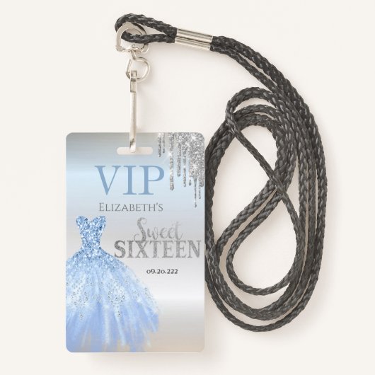 Silver Glitter Drips, Blue Dress Silver Sweet 16 Badge (Voorkant met draagriem)