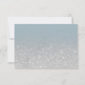 Silver glitter dusty blue script chic rsvp kaartje (Achterkant)