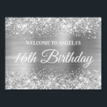 Silver Glitter en Folie 16th Birthday Welcome Poster<br><div class="desc">Creëer je eigen 16e verjaardagsfeest vieren welkomstteken 24x18 poster voor je vriend. Ik heb nog een paar mijlpaal verjaardagen beschikbaar, maar ik kan de creatorverzoeken hier in het systeem beantwoorden. Sweet 16. Zoete zestien. Zestiende verjaardag. De achtergrond is voorzien van een faux sparkly zilver glitter met een grijs geborsteld metaal...</div>