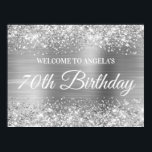 Silver Glitter en Folie 70th Birthday Welcome Poster<br><div class="desc">Creëer je eigen 70e verjaardagsfeest vieren welkomstteken 24x18 poster voor je vriend. Ik heb nog een paar mijlpaal verjaardagen beschikbaar, maar ik kan de creatorverzoeken hier in het systeem beantwoorden. De achtergrond is voorzien van een faux sparkly silvery glitter met een zilvergrijs geborsteld metaal voor de folie van digitale kunst....</div>