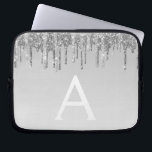 Silver Glitter en Sparkle Monogram Laptop Sleeve<br><div class="desc">Silver Faux Dripping Glitter en Sparkle Elegant Monogram Hoesje. Dit hoesje kan worden aangepast om uw initiaal en voornaam op te nemen.</div>