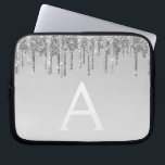 Silver Glitter en Sparkle Monogram Laptop Sleeve<br><div class="desc">Silver Faux Dripping Glitter en Sparkle Elegant Monogram Hoesje. Dit hoesje kan worden aangepast om uw initiaal en voornaam op te nemen.</div>