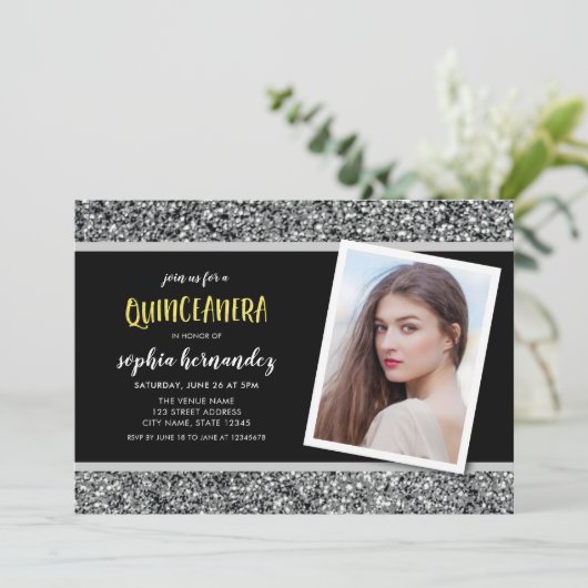 Silver Glitter Foto Quinceanera Uitnodiging (Staand voorkant)