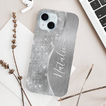 Silver Glitter Glam Bling Personalized Metallic iPhone 15 Case<br><div class="desc">Pas deze zilveren geborstelde metalen en glamoureuze faux glitter-patterned-telefoonbehuizing eenvoudig aan met uw eigen aangepaste naam.</div>