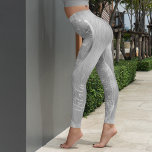 Silver Glitter Glam Bling Personalized Metallic Leggings<br><div class="desc">Pas dit zilveren geborstelde metaal en glamoureuze faux glitter-gepatterde leggings eenvoudig aan met uw eigen eigen naam.</div>