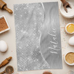 Silver Glitter Glam Bling Personalized Metallic Theedoek<br><div class="desc">Pas dit zilveren geborstelde metaal eenvoudig aan en glamoureus faux keukenhanddoek met glitter patterned met uw eigen eigen naam.</div>