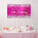 Silver Glitter Hot Pink Folie 18th Birthday Welkom Spandoek<br><div class="desc">Een moderne, elegante kalligrafie met een modern lettertype in alle petten-stijl. Creëer uw eigen mijlpaal 18e verjaardagsfeestviering welkomstbord voor uw vriend. De achtergrond is voorzien van een faux sparkly silver glitter aan de bovenkant met een fuchsia, magenta en hete roze geborsteld metaal ombre folie digitale kunst graphic. Alle fonkeling, glitter...</div>