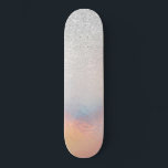 Silver Glitter Iridescent Holographic Gradient Persoonlijk Skateboard<br><div class="desc">Dit elegante en stijlvolle design is perfect voor het trendy en stijlvolle meisje. Het is voorzien van faux-bedrukt zilverglitter met roze, perzikkleurig, blauw en paarse, iriserende holografische vormgeving. Het is modern, cool, uniek, glamoureus en origineel. ***BELANGRIJKE ONTWERPNOOT: Voor om het even welk verzoek van het douaneontwerp zoals passende productverzoeken, kleurenveranderingen,...</div>