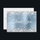Silver Glitter Light Blue Folie 40th Birthday Bedankkaart<br><div class="desc">Creëer je eigen elegante kalligrafie bedankt je kleine kaarten voor je 40ste verjaardag. U kunt de witte fancy manuscriptkleur, grootte en stijl op de voorzijde aanpassen. Faux sparkly Silver Glitter tegen een glamoureus faux lichtblauw met metalen achtergrond. Al de glanzende, glitterige en dunne effecten in dit moderne, girale ontwerp worden...</div>