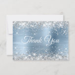 Silver Glitter Light Blue Folie 40th Birthday Bedankkaart<br><div class="desc">Creëer je eigen elegante kalligrafie bedankt je kleine kaarten voor je 40ste verjaardag. U kunt de witte fancy manuscriptkleur, grootte en stijl op de voorzijde aanpassen. Faux sparkly Silver Glitter tegen een glamoureus faux lichtblauw met metalen achtergrond. Al de glanzende, glitterige en dunne effecten in dit moderne, girale ontwerp worden...</div>