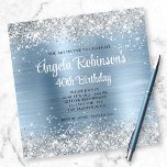 Silver Glitter Light Blue Glam 40th Birthday Kaart<br><div class="desc">Een glamoureus monogramme 40ste verjaardag uitnodiging voor haar. Faux sparkly Silver Glitter met sparkles tegen een licht stalen blauw folie grafisch afbeelding. U kunt de zwarte of witte doopvontkleuren veranderen. Alle dunne, glitterige en glanzende elementen in dit moderne, girale design zijn digitale afbeeldingen die als een foto afdrukken. Icy winter...</div>