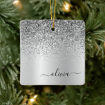Silver Glitter Metal Monogram Glam Name Keramisch Ornament<br><div class="desc">Silver Faux Folie Metallic Sparkle Glitter Brushed Metal Monogram Name and Initiaal Kerstannament. Dit maakt de perfecte liefhebbende 16 verjaardag,  bruiloft,  vrijgezellenfeest,  verjaardagsdag,  baby shower of vrijgezellenfeest voor iemand die van luxe glam en stijl houdt.</div>