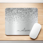 Silver Glitter Metal Monogram Glam Name Muismat<br><div class="desc">Silver Faux Folie Metallic Sparkle Glitter Borhed Metal Monogram Name and Initiaal Mousepad (muispad). Dit maakt de perfecte liefhebbende 16 verjaardag,  bruiloft,  vrijgezellenfeest,  verjaardagsdag,  baby shower of vrijgezellenfeest voor iemand die van luxe glam en stijl houdt.</div>