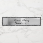 Silver Glitter Name Date Script Weddenschap Waterfles Etiket (Enkel label)