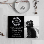 Silver Glitter Poker Chip Casino Weddenfoto Save The Date<br><div class="desc">Viel in stijl met deze moderne en zeer trendy bruiloft,  behalve de datumkaarten. Dit ontwerp is eenvoudig te personaliseren met uw eigen speciale foto's en formuleringen en uw gasten zullen enthousiast zijn wanneer ze deze geweldige kaarten ontvangen. Het gelijke kan in het collectie worden gevonden.</div>