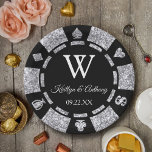 Silver Glitter Poker Chip Casino Wedding Party Papieren Bordje<br><div class="desc">Viel in stijl met deze trendy pokerchips papieren borden. Het ontwerp is gemakkelijk te personaliseren met je eigen formulering en je familie en vrienden zullen enthousiast zijn als ze deze fantastische feestelijke borden zien.</div>