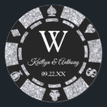 Silver Glitter Poker Chip Casino Wedding Ronde Sticker<br><div class="desc">Viel in stijl met deze trendy pokerchip stickers. Het ontwerp is gemakkelijk te personaliseren met je eigen formulering en je familie en vrienden zullen enthousiast zijn als ze deze fantastische feestelijke stickers zien.</div>