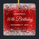 Silver Glitter Red Folie 30th Birthday Keramisch Ornament<br><div class="desc">Creëer je eigen 30e verjaardagsplein ornament voor je schoonmoeder. Pas de stijl van de bloktekst en/of van de calligrafische doopvont aan. Verander de tekst voor om het even welke speciale of mijlpaalverjaardag. De digitale kunstachtergrond is voorzien van een faux zilveren glitter en een rode ombre folie. Voeg een familiefoto toe...</div>