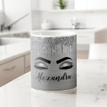 Silver Glitter Sparkle Eyelashes Monogram Naam Koffiemok<br><div class="desc">Silver Faux Folie Metallic Sparkle Glitter Brushed Metal Monogram Naam en Initiaal Wimpers (wimpers),  Wimper Extensions en Eyes Coffee Cup of Mok. Het ontwerp maakt de perfecte lieve 16 verjaardags-,  bruiloft-,  vrijgezellenfeest-,  jubileum-,  baby shower- of vrijgezellenfeestcadeau voor iemand die op zoek is naar een trendy coole stijl.</div>