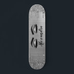 Silver Glitter Sparkle Eyelashes Monogram Naam Persoonlijk Skateboard<br><div class="desc">Silver Faux Folie Metallic Sparkle Glitter Brushed Metal Monogram Name and Initiaal Eyelashes (Lashes),  Eyelash Extensions and Eyes Skateboard. Dit maakt het perfecte mooie cadeau van 16 jaar,  bruiloft,  vrijgezellenfeest,  verjaardagsdag,  baby shower of vrijgezellenfeest voor iemand die haar kamer in een trendy coole stijl versiert.</div>