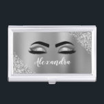 Silver Glitter Sparkle Eyelashes Monogram Naam Visitekaarthouder<br><div class="desc">Silver Faux Faux Metallic Sparkle Glitter Brushed Metal Monogram Name and Initiaal Eyelashes (Lashes),  Eyelash Extensions and Eyes Business Card Holder. Dit maakt het perfecte mooie cadeau van 16 jaar,  bruiloft,  vrijgezellenfeest,  verjaardagsdag,  baby shower of vrijgezellenfeest voor iemand die haar kamer in een trendy coole stijl versiert.</div>