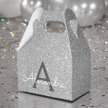 Silver Glitter & Sparkle Monogram Bedankdoosjes<br><div class="desc">Zilveren Faux Glitter en Sparkle Elegant Gift Favor Box. Deze geschenkdoos kan worden aangepast om uw initiaal en voornaam op te nemen en maakt een geweldige verjaardagsfeestje,  vrijgezellenfeest,  vrijgezellenfeest of baby shower geschenkdoos.</div>