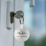 Silver glitter sparkles monogram sleutelhanger<br><div class="desc">Een faux zilveren achtergrond met een faux zilveren glitter,  sparkles. Pas uw monogram initialen,  voornaam en volledige naam aan en voeg deze toe.</div>