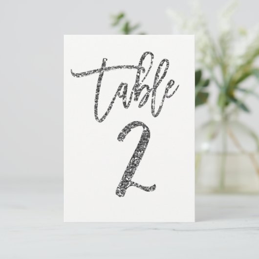Silver Glitter Trendy Modern Script Table Number 2 Kaart (Staand voorkant)