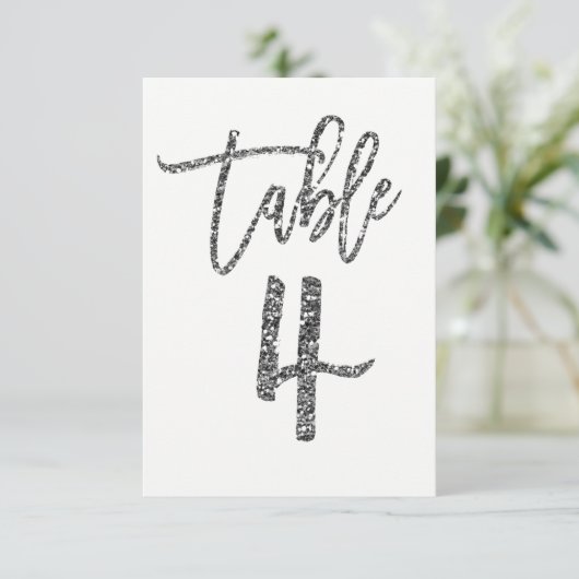 Silver Glitter Trendy Modern Script Table Number 4 Kaart (Staand voorkant)