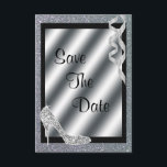 Silver Glittery Stiletto & Streamers 70th Birthday Save The Date<br><div class="desc">Prachtige dubbelzijdige glittery Silver elegant op maat / op maat gesneden viering van het 70ste verjaardagsfeest Bespaar de datumkaarten voor vrouwen en meisjes. Een verbluffend ontwerp van een zilveren glittergrens met een zwarte binnenrand en een zilverkleurig afbeelding met zilvergradiënt. Linksonderaan zie je een stiletto hiel mode schoen van glitz en...</div>