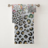 Silver Gold Black leopard Print Pink Flowers Bad Handdoek (Insitu)