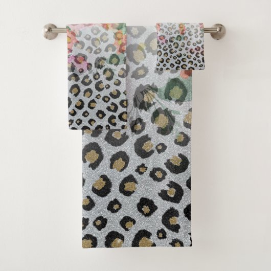 Silver Gold Black leopard Print Pink Flowers Bad Handdoek (Insitu)