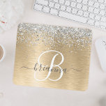 Silver Gold Brushed Metal Glitter Monogram Naam Muismat<br><div class="desc">Personaliseer dit trendy chique muismatontwerp met  zilveren sprankelende glitter op een goudgeborstelde metalen achtergrond.</div>