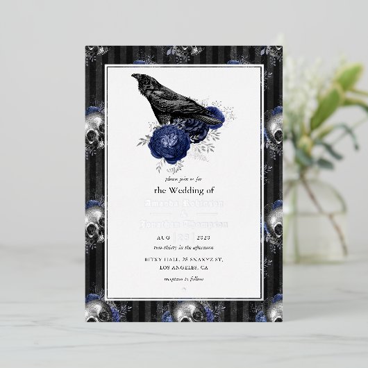 Silver Gothic Floral Wedding Folie Uitnodiging (Staand Voorkant)