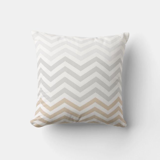 Silver Gray Gold Chevron Kussen (Voorkant)