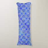 Silver Grey Blue Dansende Scroll Pattern Lichaamskussen (Voorkant Verticaal)