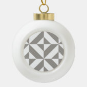 Silver Grey Geometric Deco Cube Pattern Keramische Bal Ornament (Voorkant)