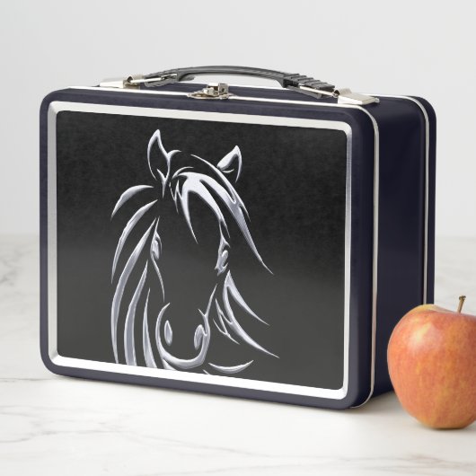 Silver Horse Head op Black Lunch Box (In situ)
