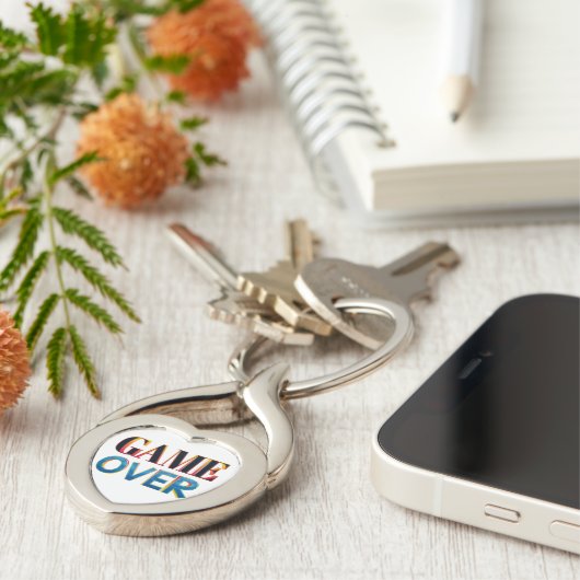 Silver keychain with "Game Over" text in bold (Zijkant)
