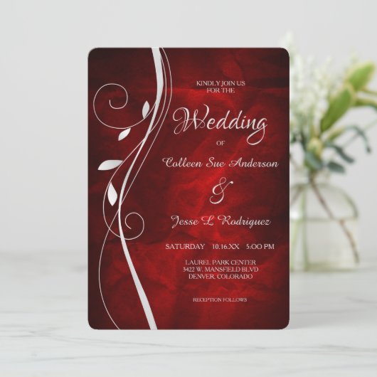 Silver Leaf Swirl Deep Red Wedding Kaart (Staand voorkant)