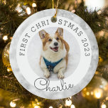 Silver Lights Pet's eerste kerstfoto Keramisch Ornament<br><div class="desc">Het eerste ornament van de Kerstmisfoto van het naar maat ontworpen huisdier met de foto en de naam van het douanehuisdier op zilveren Kerstmislichten achtergrond.</div>