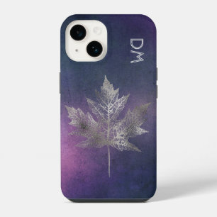 Silver Maple Leaf op Roze Paarse Monogram iPhone 14 Hoesje