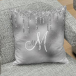 Silver Metal Glitter Drift Monogram Familienaam Kussen<br><div class="desc">Dit ontwerp werd gecreeerd door digitale kunst. Het kan door de aanpassingsknoop te klikken en een naam, initialen of uw favoriete woorden te veranderen worden gepersonaliseerd en toe te voegen. Neem contact met me op colorflowcreations@gmail.com als je dit ontwerp op een ander product wilt gebruiken. Koop mijn oorspronkelijke abstracte acrylschilderij...</div>