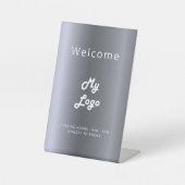 Silver metal-logo reclamebord met voetstuk (Voorkant)